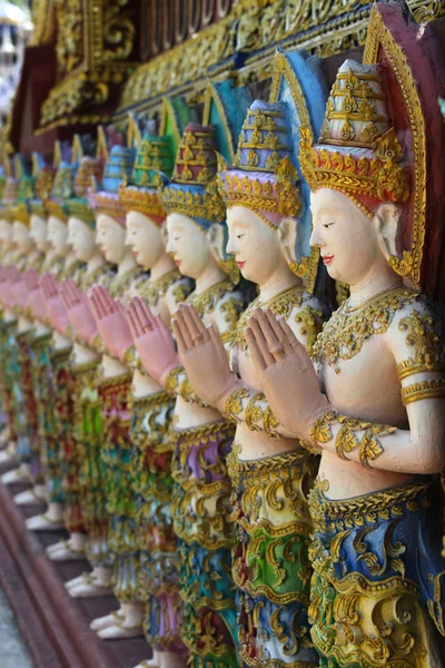 Skulptur, Architektur und Symbole des Buddhismus, Thailand — Stockfoto