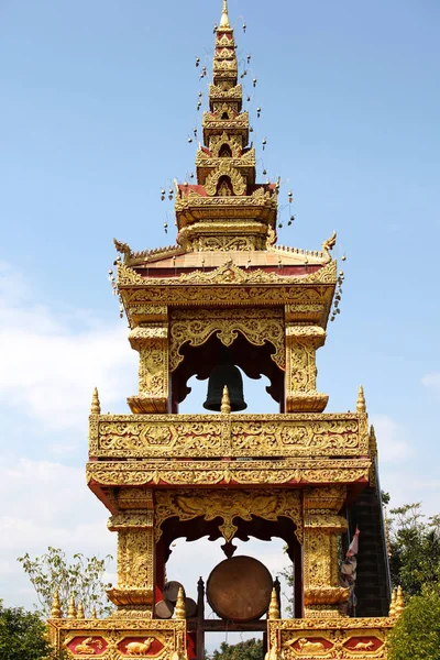 Skulptur, Architektur und Symbole des Buddhismus, Thailand — Stockfoto