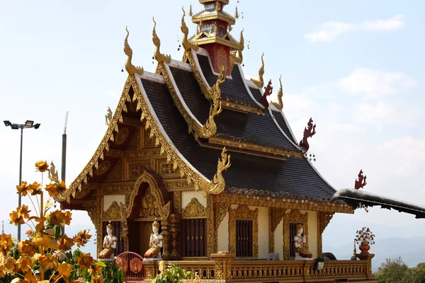 Veistos, arkkitehtuuri ja symbolit buddhalaisuus, Thaimaa — kuvapankkivalokuva