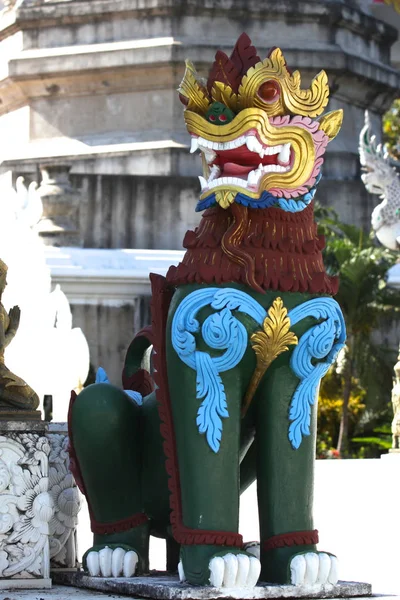 Skulptur, Architektur und Symbole des Buddhismus, Thailand — Stockfoto