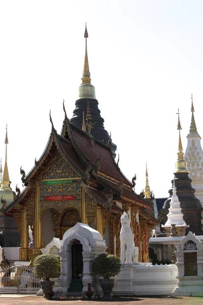 Skulptur, arkitektur och symboler för buddhismen, thailand — Stockfoto