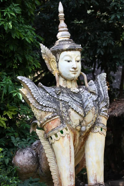 Scultura, architettura e simboli del buddismo, thailandia — Foto Stock