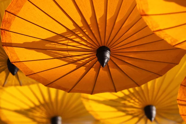 Dekorativa kinesiska paraplyer i sammansättning, Thailand — Gratis stockfoto