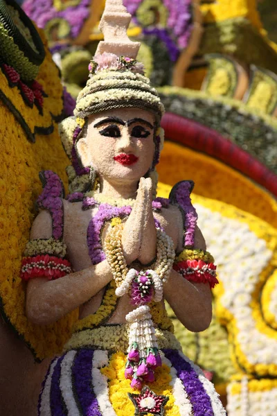 Paisajes de estatuas y flores en la calle, Tailandia —  Fotos de Stock