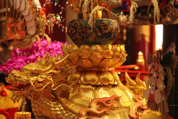 Escultura, arquitectura y símbolos del hinduismo y el budismo —  Fotos de Stock