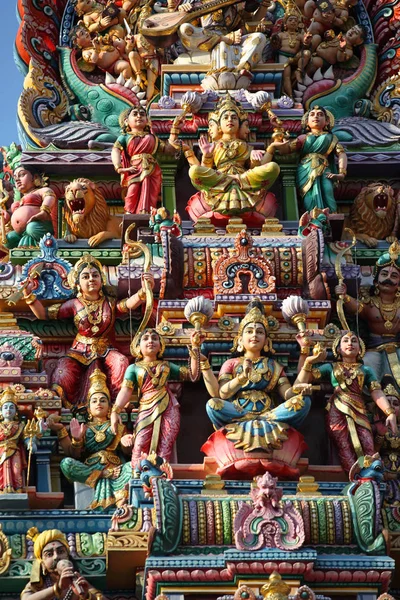 Escultura, arquitectura y símbolos del hinduismo y el budismo — Foto de Stock