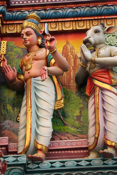 Escultura, arquitetura e símbolos do hinduísmo e do budismo — Fotografia de Stock