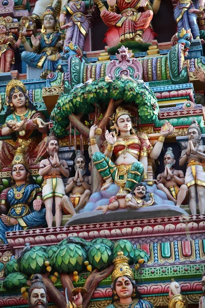 Скульптура, архитектура и символы индуизма и буддизма — стоковое фото