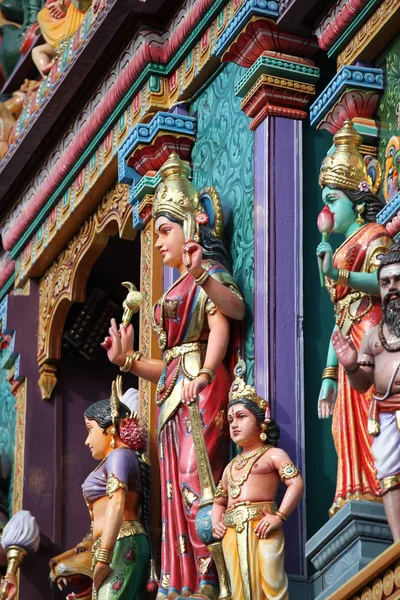 Sochařství, architektura a symboly hinduismus a buddhismus — Stock fotografie