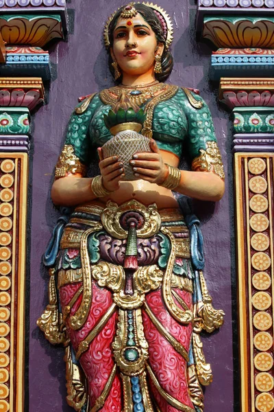 雕塑、 建筑和印度教和佛教的象征 — 图库照片