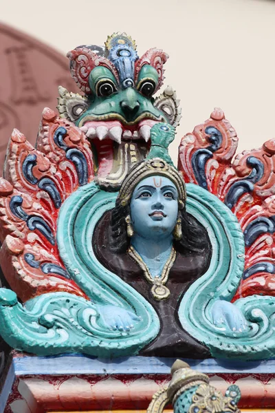 Beeldhouwkunst, architectuur en symbolen van het Hindoeïsme en Boeddhisme — Stockfoto