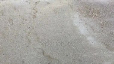 Kumlu sahilde, Tayland yürüyüş