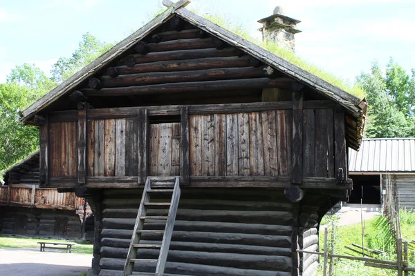 Traditionella gamla trähus, Norge — Stockfoto