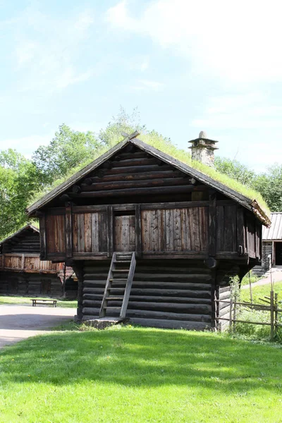 Traditionella gamla trähus, Norge — Stockfoto