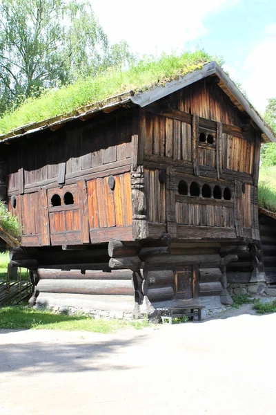 Traditionelle alte Holzbauten, Norwegen — Stockfoto