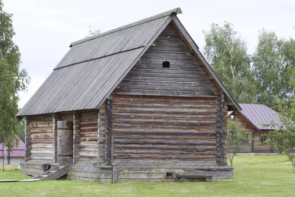 Staré ruské dřevěné domy a stavby — Stock fotografie