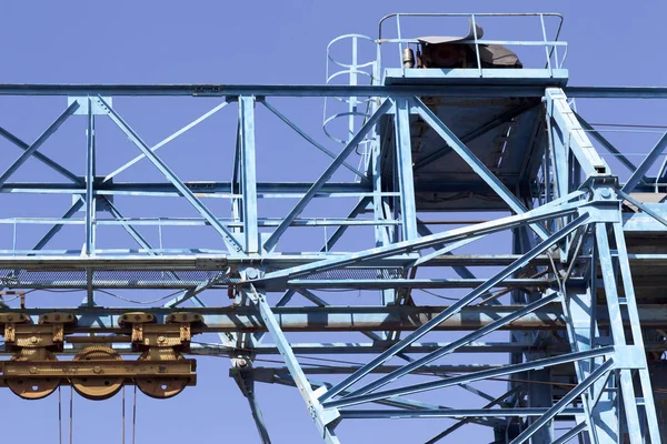 Construcción Metálica Grúa Contra Cielo Almacén Rusia —  Fotos de Stock