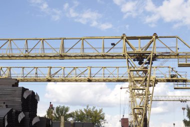 Gökyüzüne, ambar, Rusya karşı vincin metal konstrüksiyon