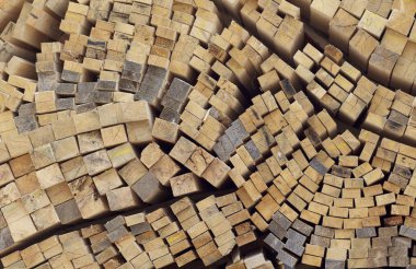 Boyutlanmış ahşap panoları ve barlarda bir paket stok, Rusya Federasyonu