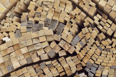 Boyutlanmış ahşap panoları ve barlarda bir paket stok, Rusya Federasyonu