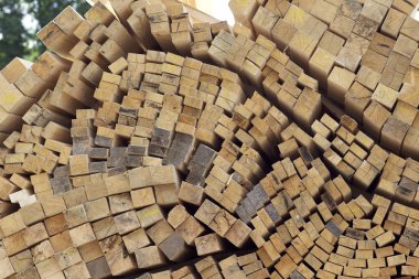 Boyutlanmış ahşap panoları ve barlarda bir paket stok, Rusya Federasyonu