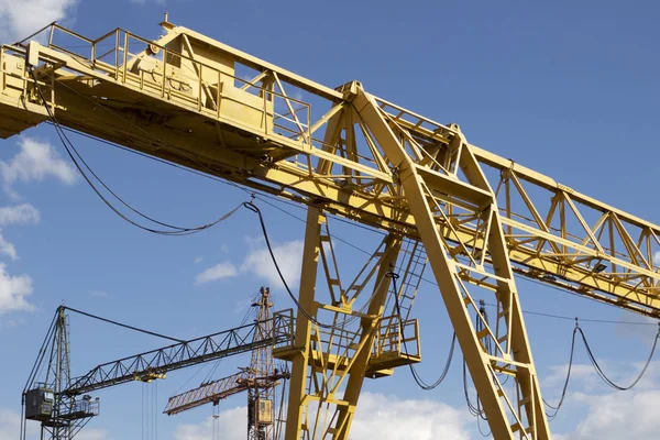 Gökyüzüne, ambar, Rusya karşı vincin metal konstrüksiyon