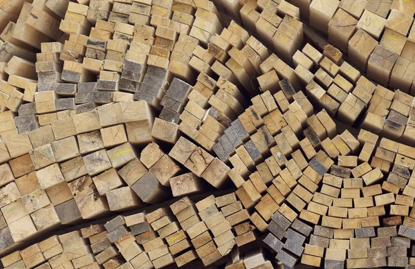 Boyutlanmış ahşap panoları ve barlarda bir paket stok, Rusya Federasyonu