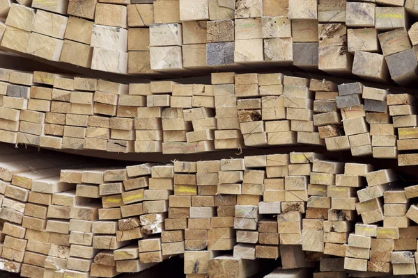 Boyutlanmış ahşap panoları ve barlarda bir paket stok, Rusya Federasyonu