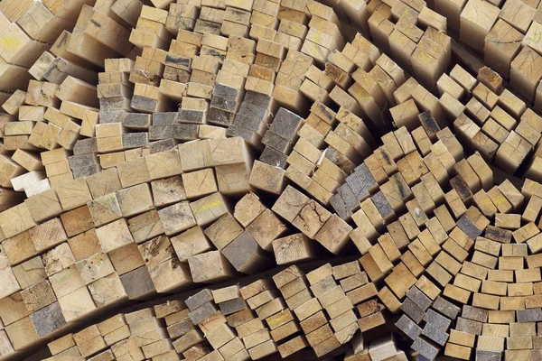 Boyutlanmış ahşap panoları ve barlarda bir paket stok, Rusya Federasyonu