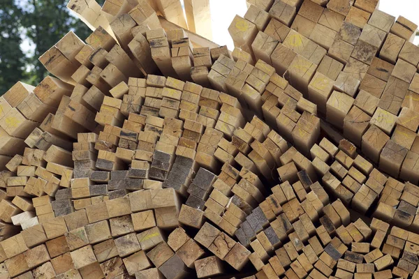 Boyutlanmış ahşap panoları ve barlarda bir paket stok, Rusya Federasyonu