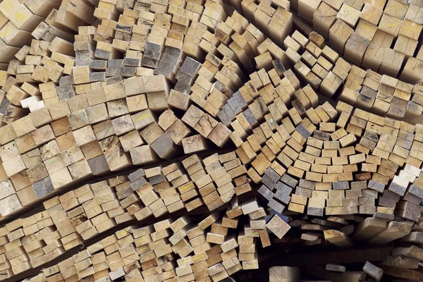 Boyutlanmış ahşap panoları ve barlarda bir paket stok, Rusya Federasyonu