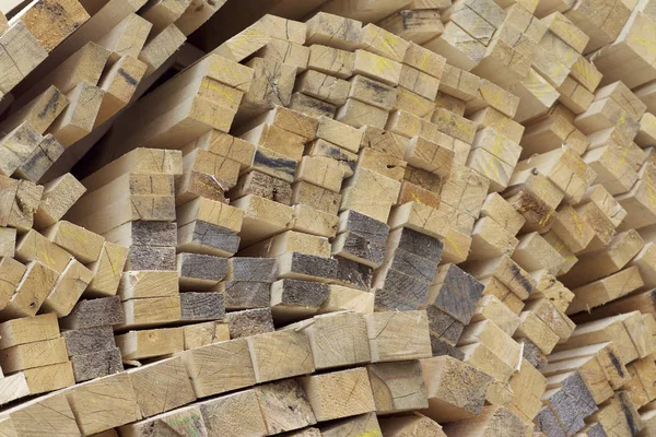 Boyutlanmış ahşap panoları ve barlarda bir paket stok, Rusya Federasyonu