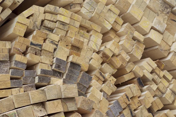 Boyutlanmış ahşap panoları ve barlarda bir paket stok, Rusya Federasyonu