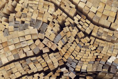 Boyutlanmış ahşap panoları ve barlarda bir paket stok, Rusya Federasyonu