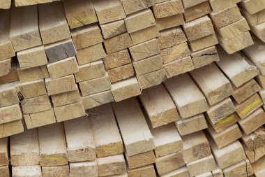 Boyutlanmış ahşap panoları ve barlarda bir paket stok, Rusya Federasyonu