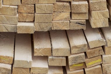 Boyutlanmış ahşap panoları ve barlarda bir paket stok, Rusya Federasyonu