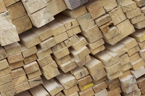 Boyutlanmış ahşap panoları ve barlarda bir paket stok, Rusya Federasyonu