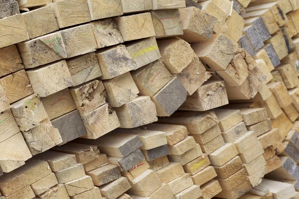 Boyutlanmış ahşap panoları ve barlarda bir paket stok, Rusya Federasyonu