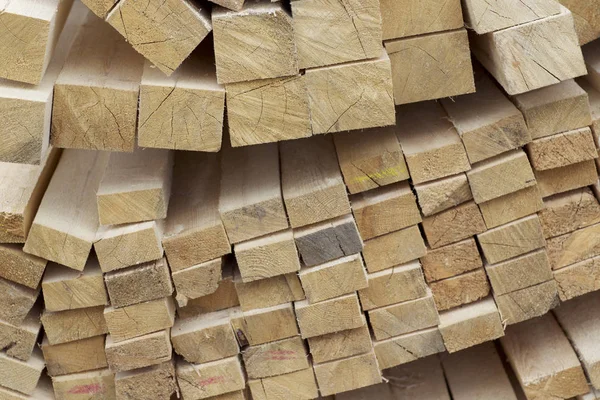 Boyutlanmış ahşap panoları ve barlarda bir paket stok, Rusya Federasyonu