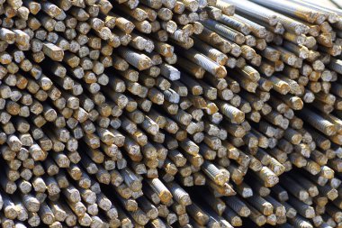 Paketlerine periyodik bir profille takviye çubukları Rusya metal ürünler depoda saklanır