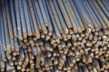 Paketlerine periyodik bir profille takviye çubukları Rusya metal ürünler depoda saklanır