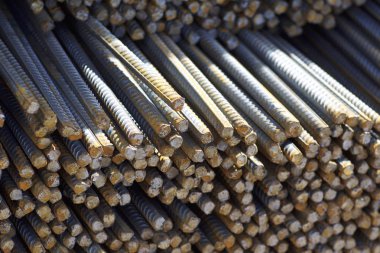 Paketlerine periyodik bir profille takviye çubukları Rusya metal ürünler depoda saklanır