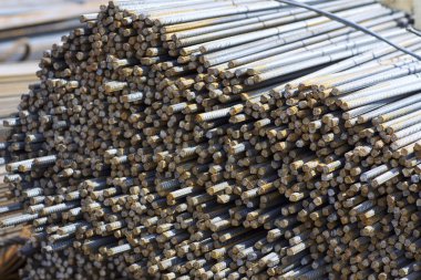 Paketlerine periyodik bir profille takviye çubukları Rusya metal ürünler depoda saklanır