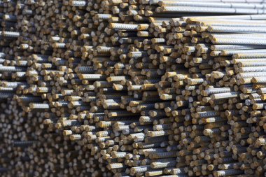 Paketlerine periyodik bir profille takviye çubukları Rusya metal ürünler depoda saklanır