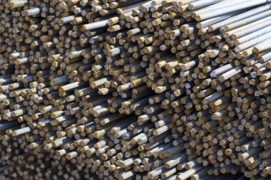 Paketlerine periyodik bir profille takviye çubukları Rusya metal ürünler depoda saklanır