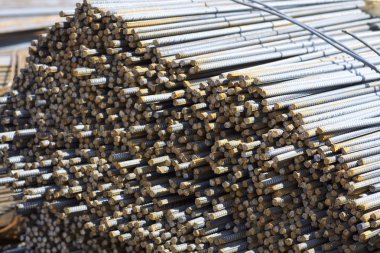 Paketlerine periyodik bir profille takviye çubukları Rusya metal ürünler depoda saklanır