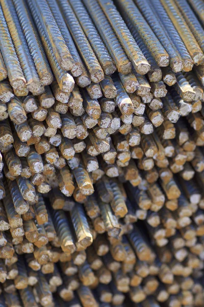 Paketlerine periyodik bir profille takviye çubukları Rusya metal ürünler depoda saklanır