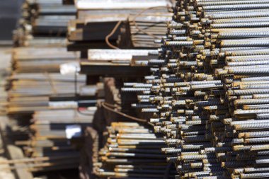 Paketlerine periyodik bir profille takviye çubukları Rusya metal ürünler depoda saklanır