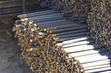 Paketlerine periyodik bir profille takviye çubukları Rusya metal ürünler depoda saklanır