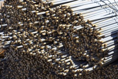 Paketlerine periyodik bir profille takviye çubukları Rusya metal ürünler depoda saklanır